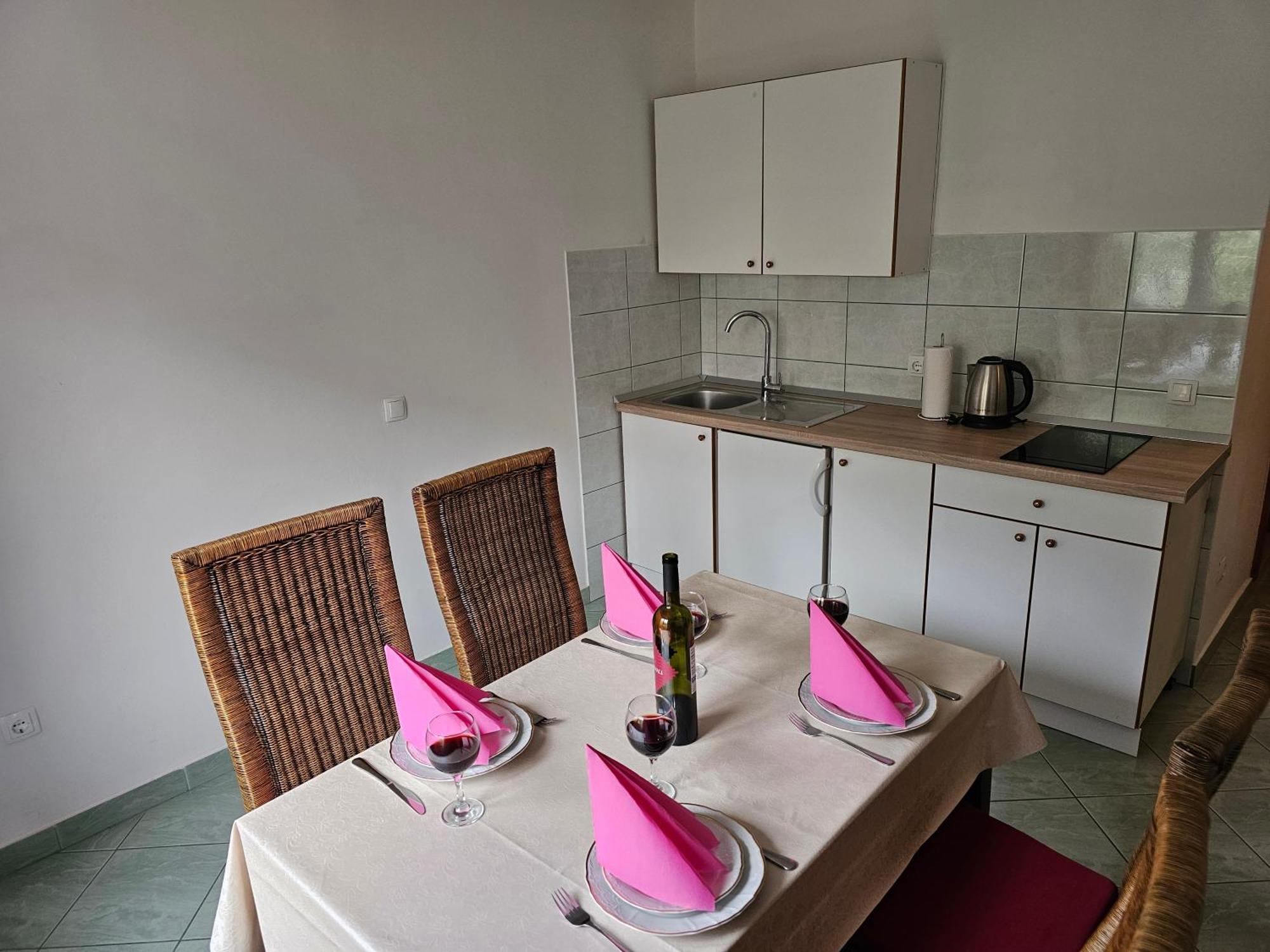 Apartments Kovac Makarska Habitación foto