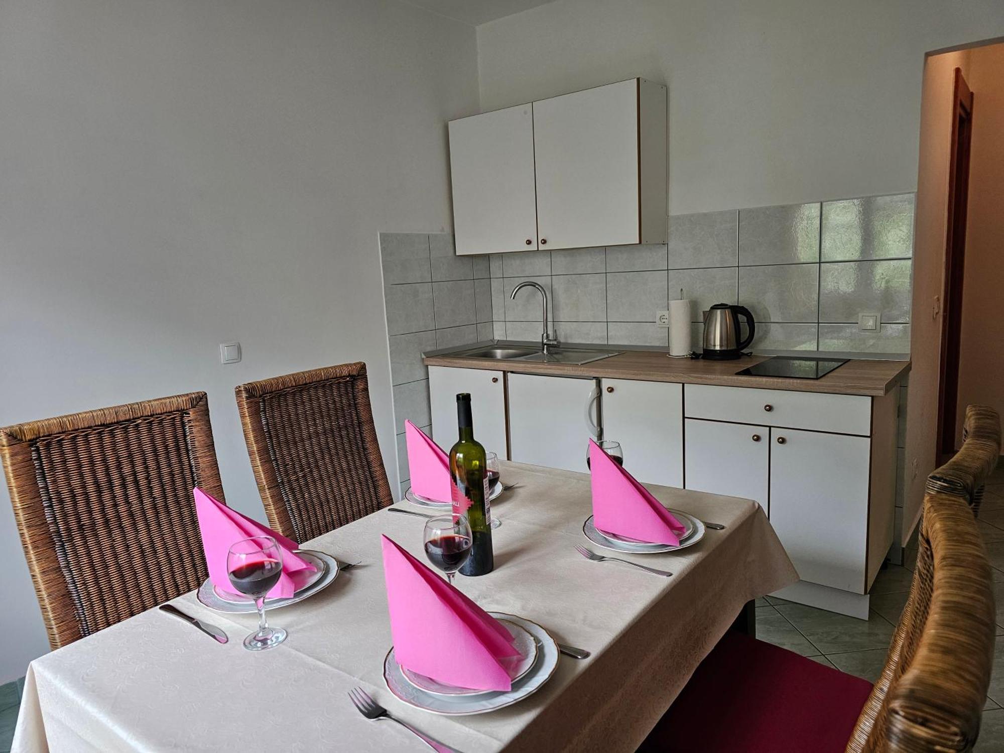 Apartments Kovac Makarska Habitación foto