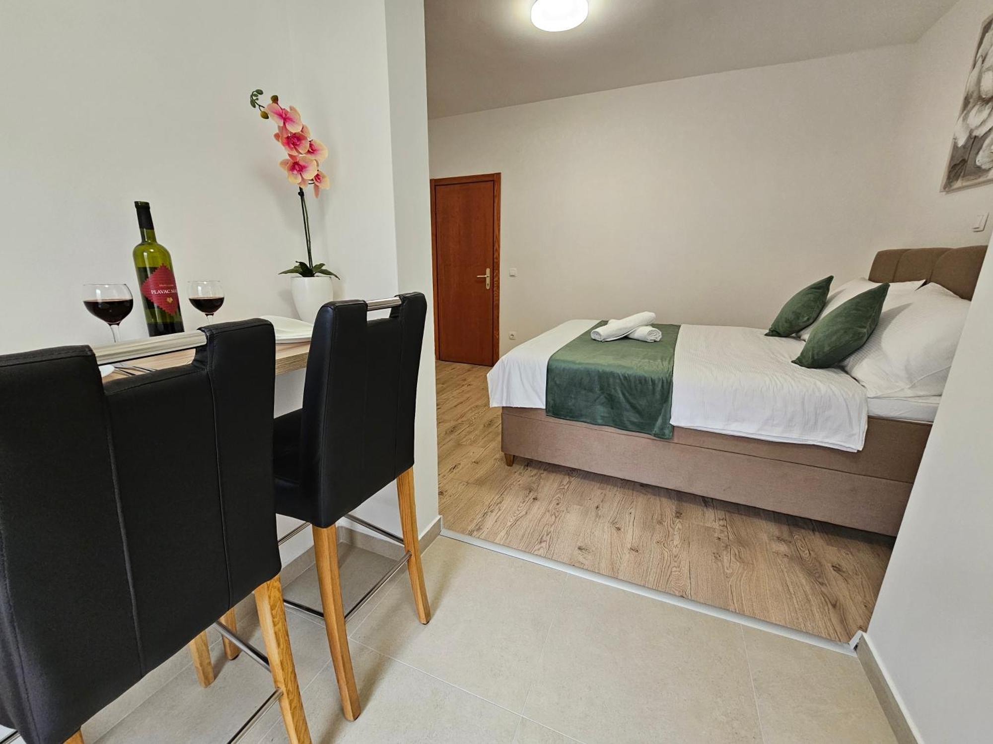 Apartments Kovac Makarska Exterior foto