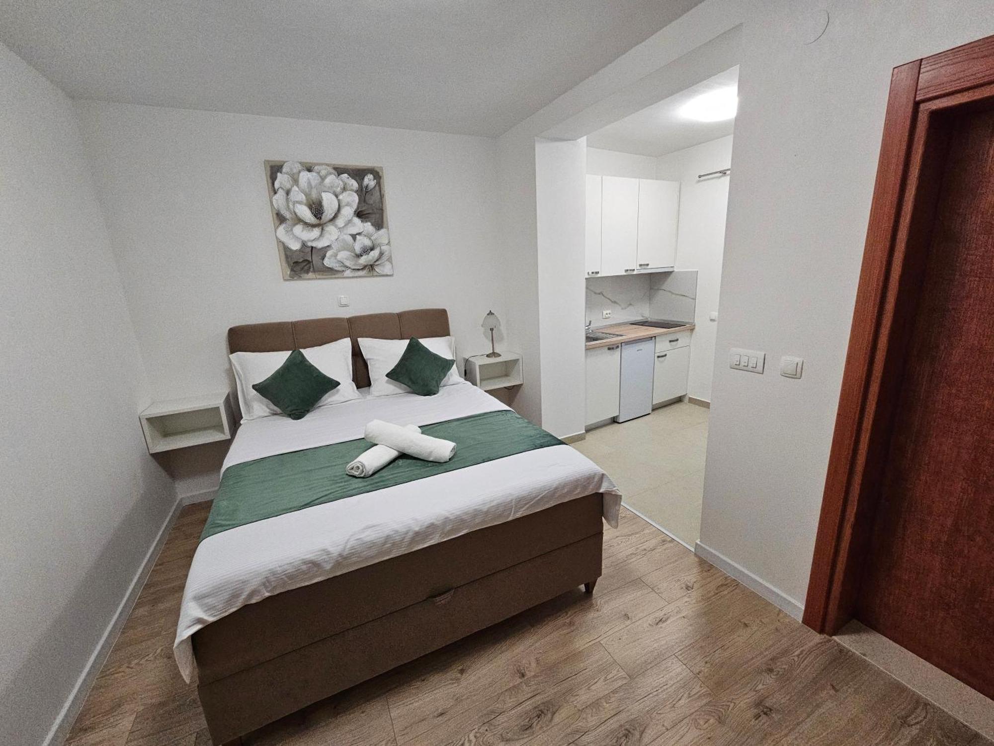 Apartments Kovac Makarska Exterior foto