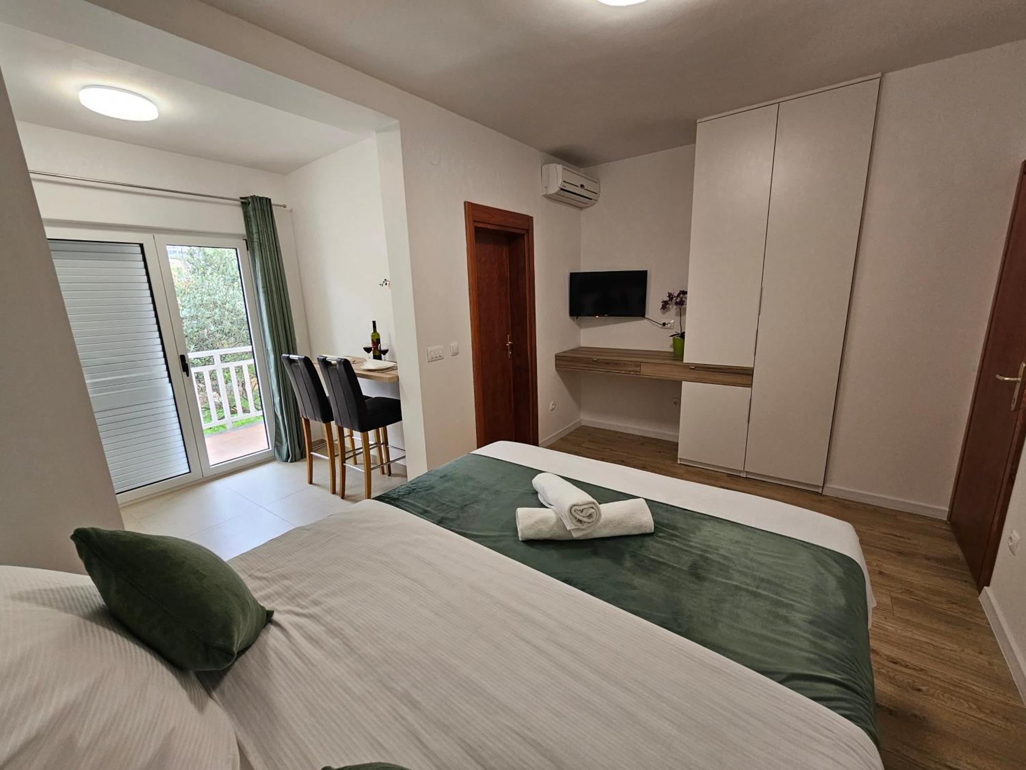 Apartments Kovac Makarska Exterior foto